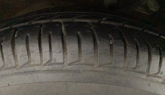 2013 Hyundai i10 MAGNA 1.1, Petrol, Manual, 32,941 km, Right Rear Tyre Tread