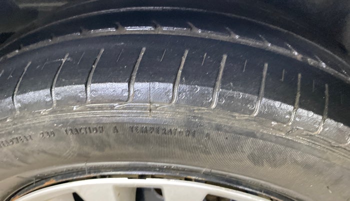 2017 Maruti Ciaz DELTA 1.4 MT PETROL, Petrol, Manual, 1,02,550 km, Right Rear Tyre Tread