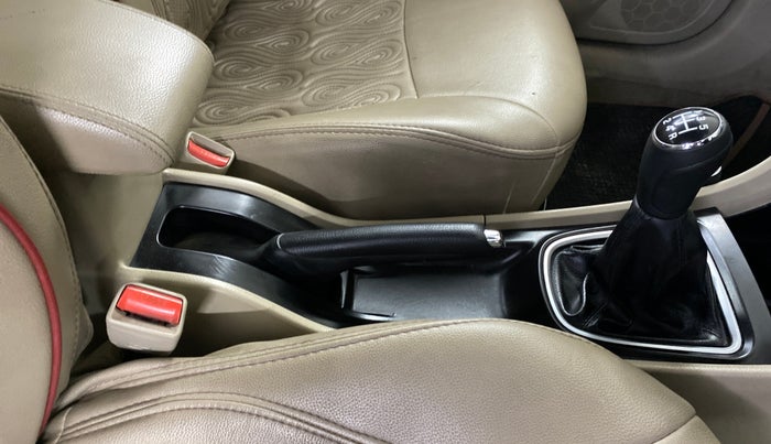2017 Maruti Ciaz DELTA 1.4 MT PETROL, Petrol, Manual, 1,02,550 km, Gear Lever