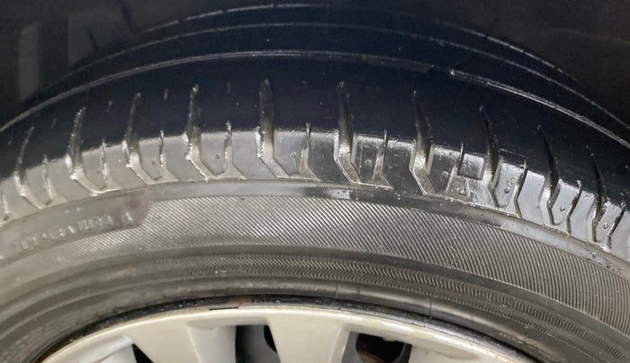 2017 Maruti Ciaz DELTA 1.4 MT PETROL, Petrol, Manual, 1,02,550 km, Left Front Tyre Tread