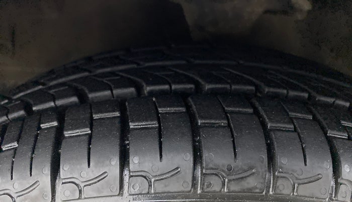 2017 Hyundai Eon MAGNA PLUS, Petrol, Manual, 25,742 km, Left Front Tyre Tread