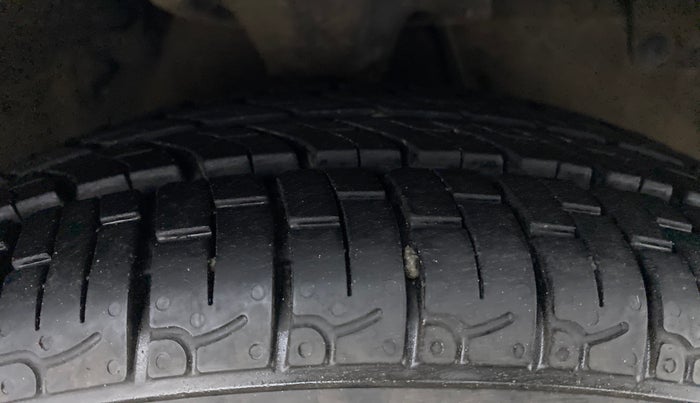 2017 Hyundai Eon MAGNA PLUS, Petrol, Manual, 25,742 km, Right Front Tyre Tread