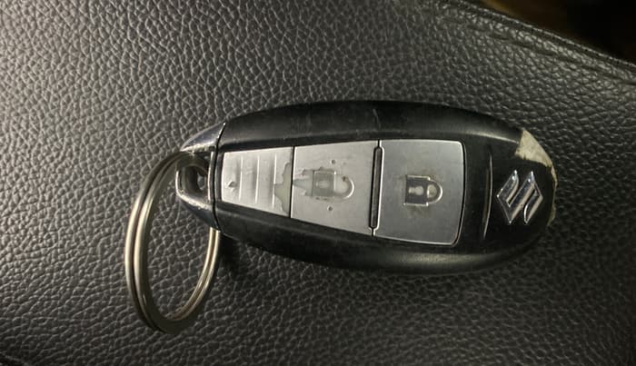 2016 Maruti Baleno ZETA PETROL 1.2, Petrol, Manual, 70,773 km, Key Close Up