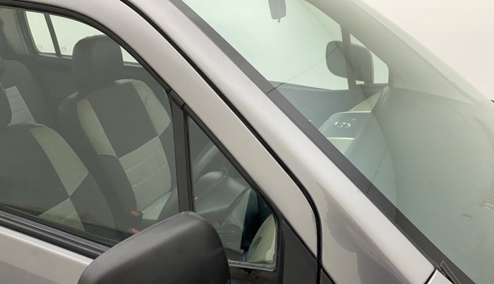 2015 Maruti Wagon R 1.0 LXI, Petrol, Manual, 28,644 km, Right A pillar - Slightly dented