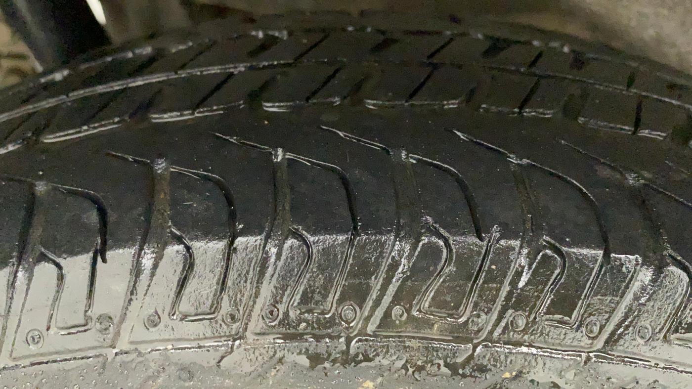 2015 Maruti Wagon R 1.0 LXI, Petrol, Manual, 28,644 km, Right Rear Tyre Tread