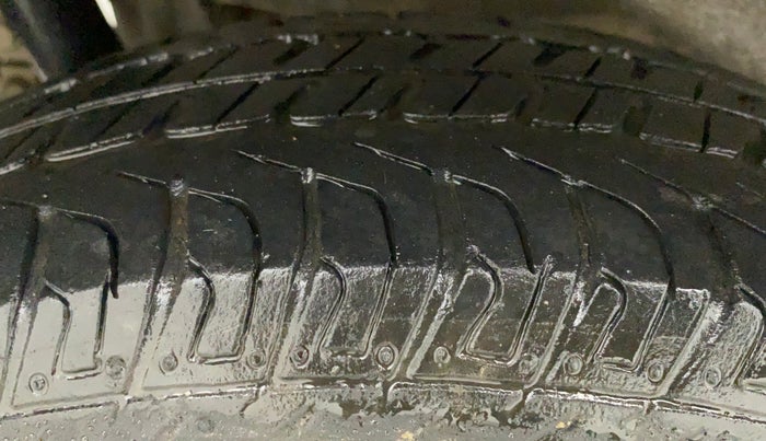 2015 Maruti Wagon R 1.0 LXI, Petrol, Manual, 28,644 km, Right Rear Tyre Tread