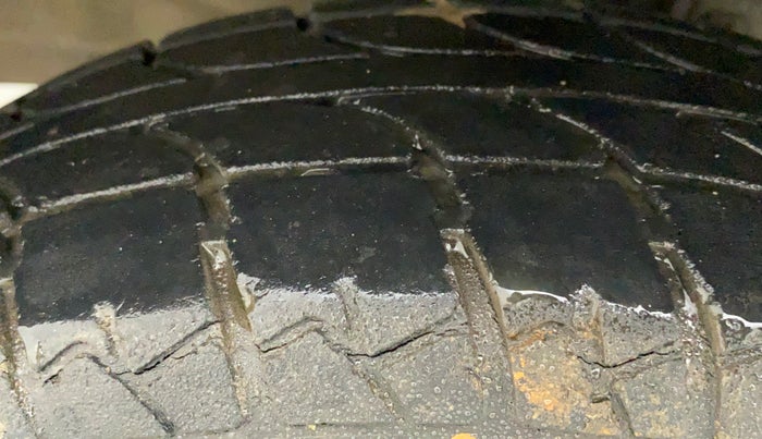 2015 Maruti Wagon R 1.0 LXI, Petrol, Manual, 28,644 km, Left Front Tyre Tread