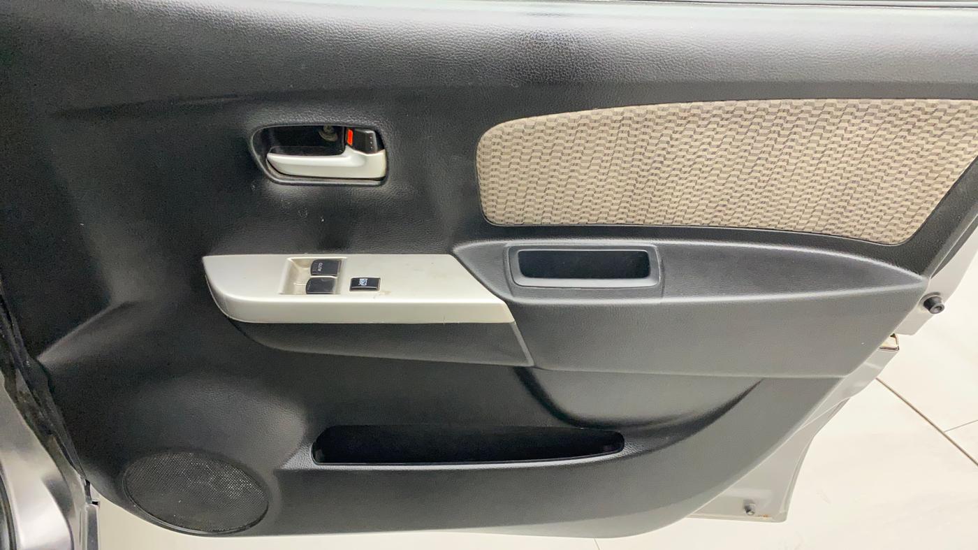 2015 Maruti Wagon R 1.0 LXI, Petrol, Manual, 28,644 km, Driver Side Door Panels Control
