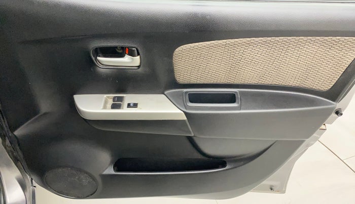 2015 Maruti Wagon R 1.0 LXI, Petrol, Manual, 28,644 km, Driver Side Door Panels Control