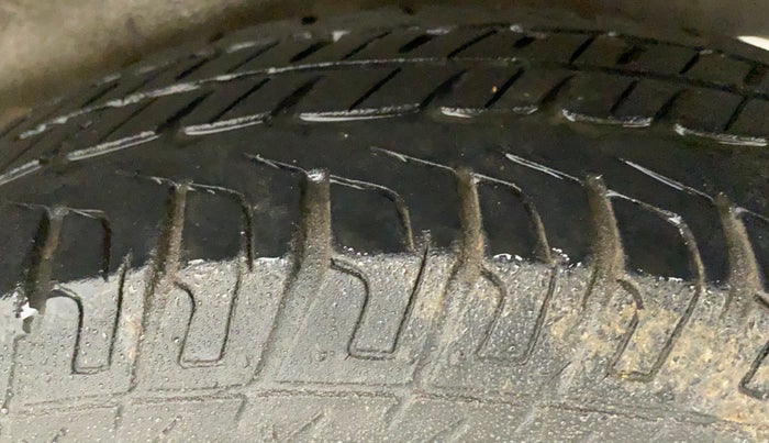 2015 Maruti Wagon R 1.0 LXI, Petrol, Manual, 28,644 km, Left Rear Tyre Tread