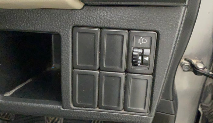 2015 Maruti Wagon R 1.0 LXI, Petrol, Manual, 28,644 km, Dashboard - Headlight height adjustment not working