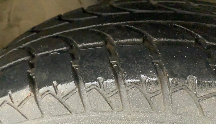 2015 Maruti Wagon R 1.0 LXI, Petrol, Manual, 28,644 km, Right Front Tyre Tread
