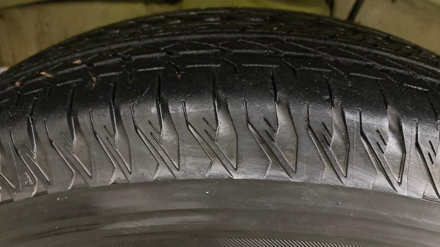 2023 Maruti JIMNY ALPHA ALL GRIP PRO MT DUAL TONE, Petrol, Manual, 7,617 km, Right Front Tyre Tread