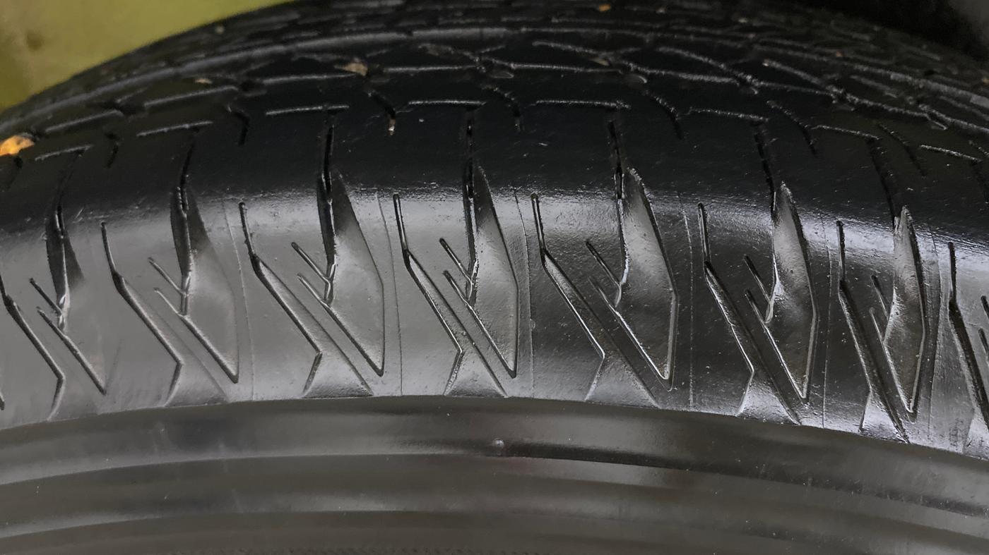 2023 Maruti JIMNY ALPHA ALL GRIP PRO MT DUAL TONE, Petrol, Manual, 7,617 km, Right Rear Tyre Tread