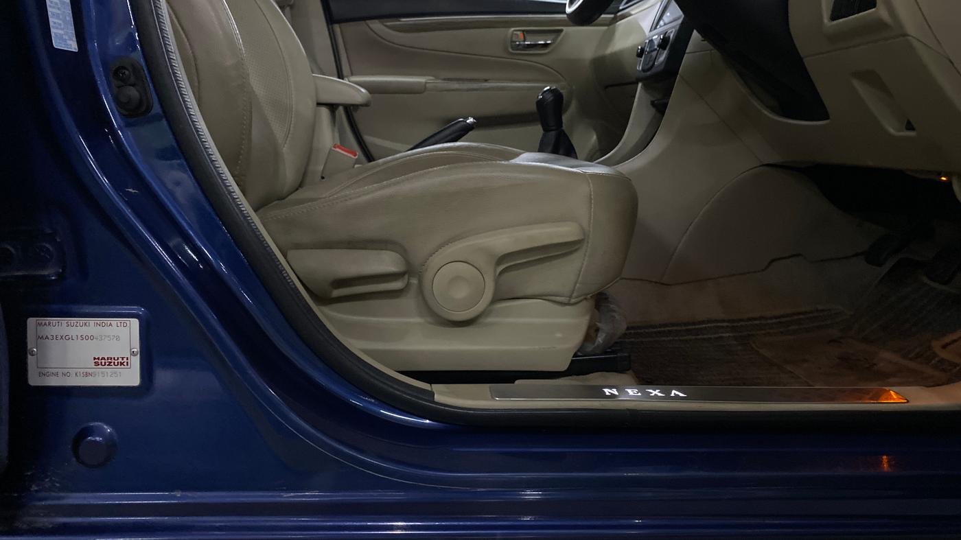 2021 Maruti Ciaz ALPHA 1.5 SHVS PETROL, Petrol, Manual, 25,207 km, Driver Side Adjustment Panel