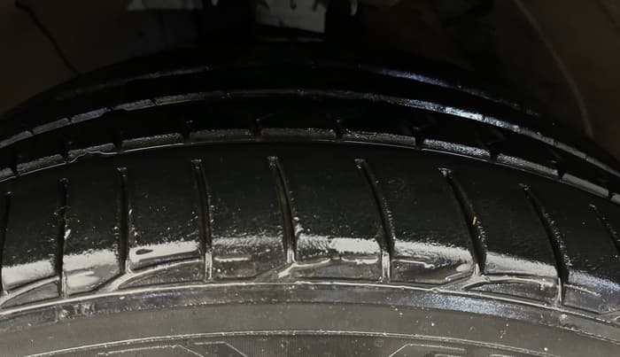 2017 Hyundai Tucson 2WD AT GL PETROL , Petrol, Automatic, 95,364 km, Left Front Tyre Tread