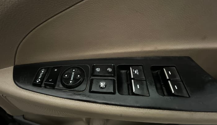 2017 Hyundai Tucson 2WD AT GL PETROL , Petrol, Automatic, 95,364 km, Driver Side Door Panels Control