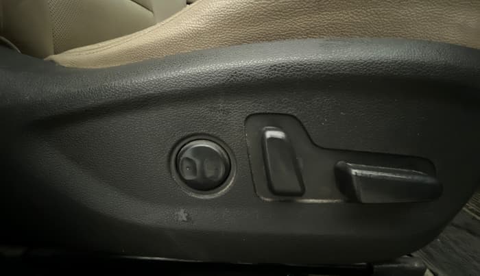 2017 Hyundai Tucson 2WD AT GL PETROL , Petrol, Automatic, 95,364 km, Driver Side Adjustment Panel