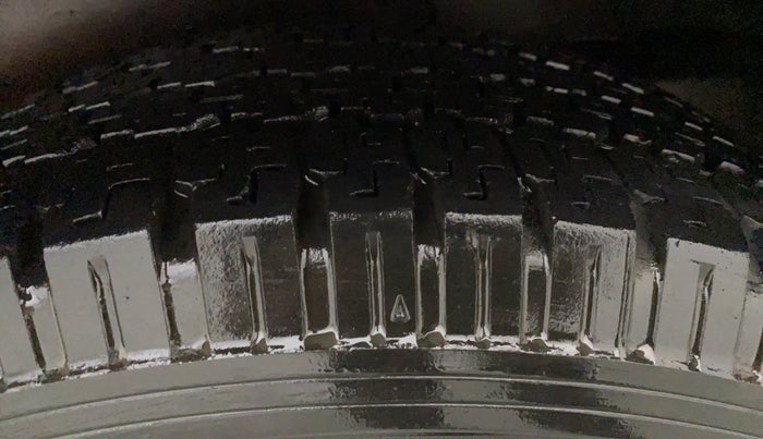 2018 Mahindra TUV 300 PLUS P8, Diesel, Manual, 81,871 km, Left Front Tyre Tread