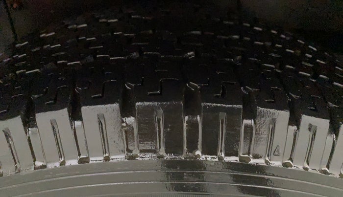 2018 Mahindra TUV 300 PLUS P8, Diesel, Manual, 81,871 km, Left Rear Tyre Tread