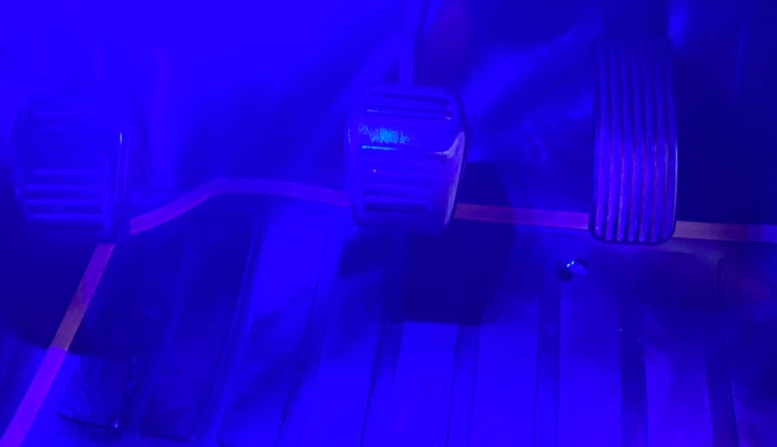 2018 Mahindra TUV 300 PLUS P8, Diesel, Manual, 81,871 km, Pedals