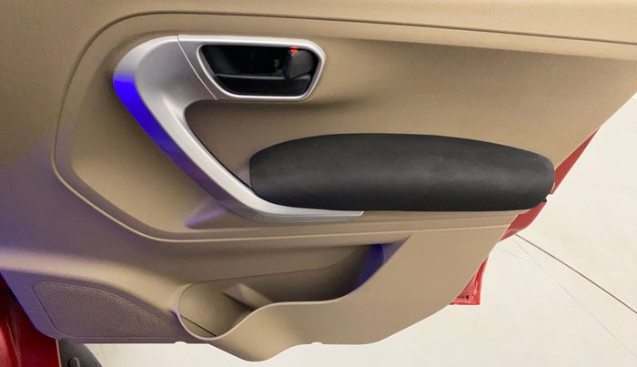 2018 Mahindra TUV 300 PLUS P8, Diesel, Manual, 81,871 km, Driver Side Door Panels Control