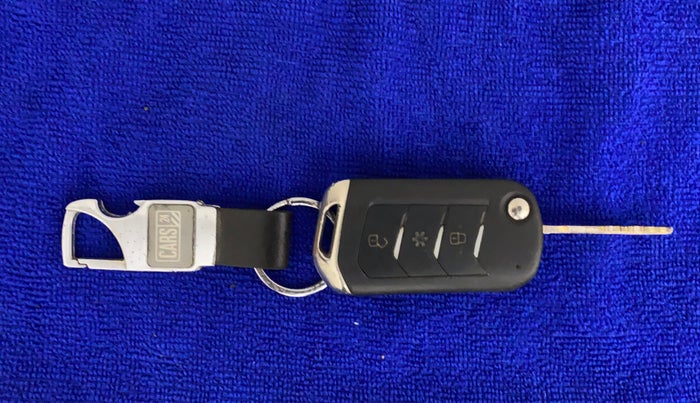 2018 Mahindra TUV 300 PLUS P8, Diesel, Manual, 81,871 km, Key Close Up