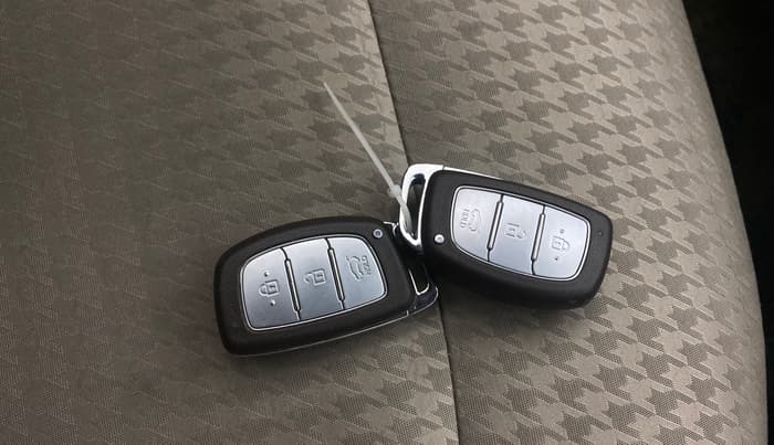 2019 Hyundai Elite i20 ASTA (O) CVT, Petrol, Automatic, 47,900 km, Key Close Up