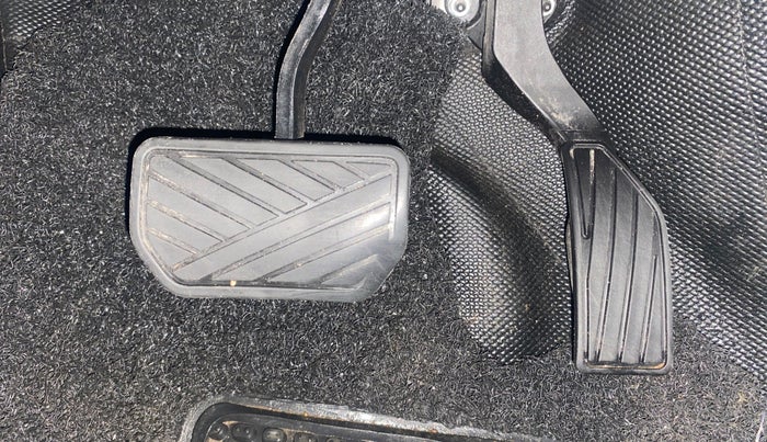 2022 Maruti BREZZA ZXI AT SMART HYBRID, Petrol, Automatic, 68,377 km, Pedals