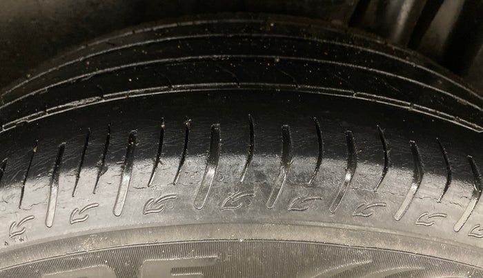 2022 Maruti BREZZA ZXI AT SMART HYBRID, Petrol, Automatic, 68,377 km, Left Rear Tyre Tread