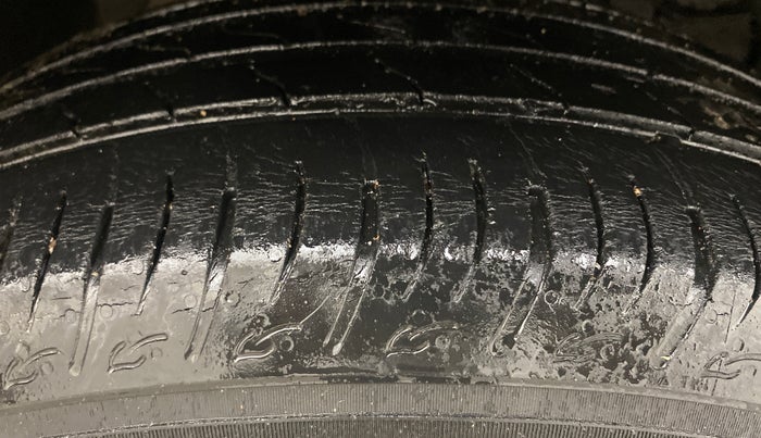 2022 Maruti BREZZA ZXI AT SMART HYBRID, Petrol, Automatic, 68,377 km, Right Front Tyre Tread