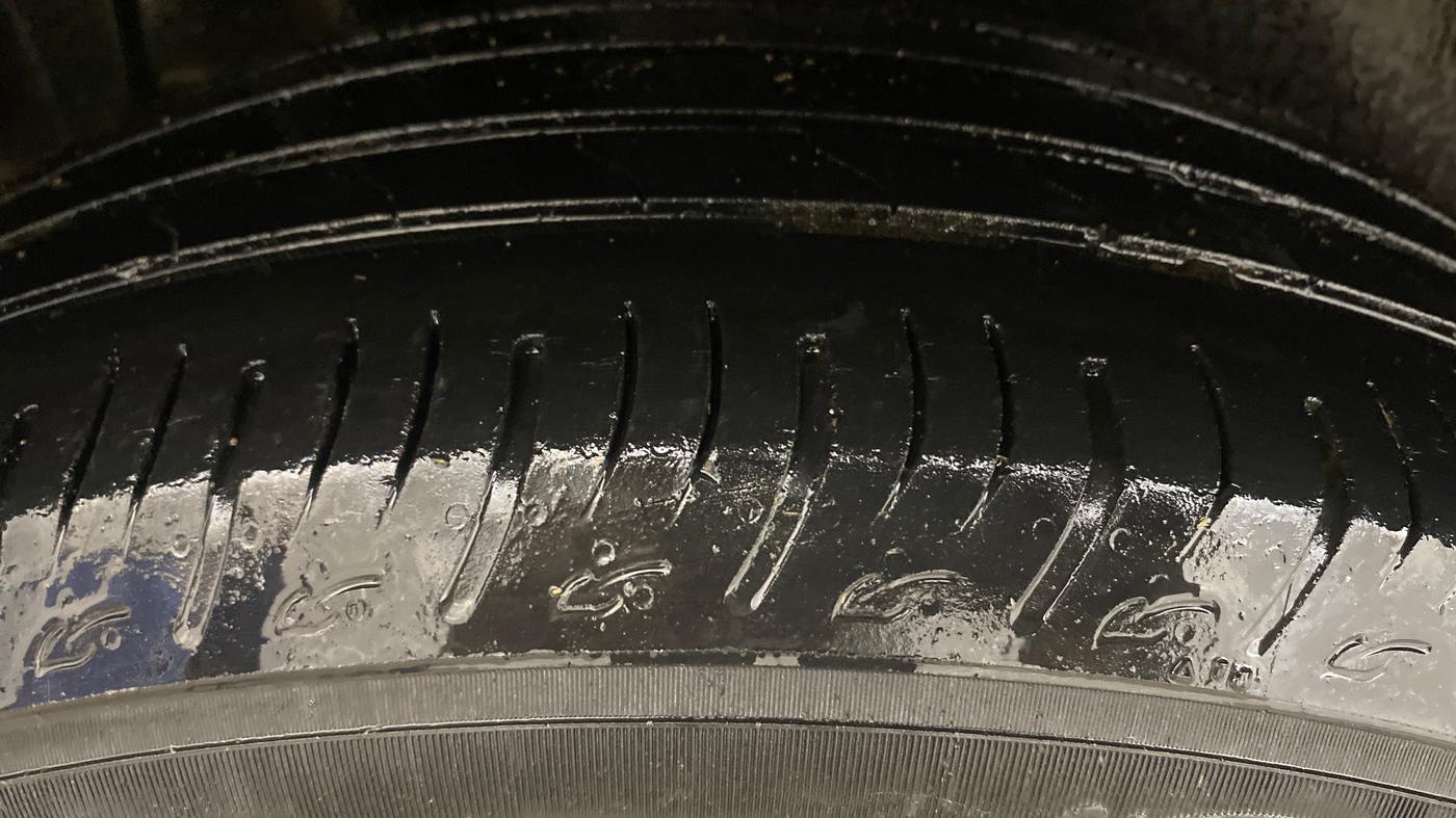 2022 Maruti BREZZA ZXI AT SMART HYBRID, Petrol, Automatic, 68,377 km, Right Rear Tyre Tread