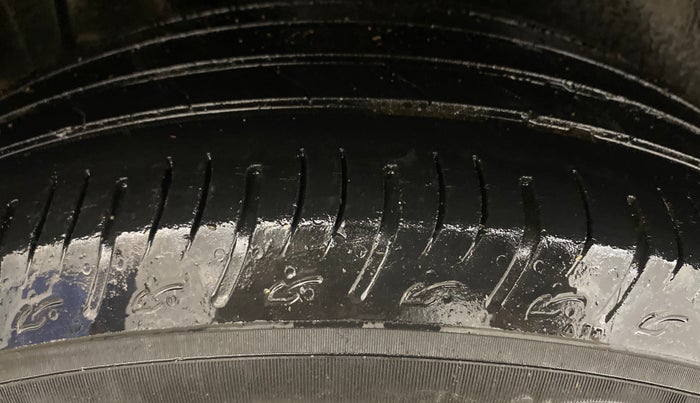 2022 Maruti BREZZA ZXI AT SMART HYBRID, Petrol, Automatic, 68,377 km, Right Rear Tyre Tread