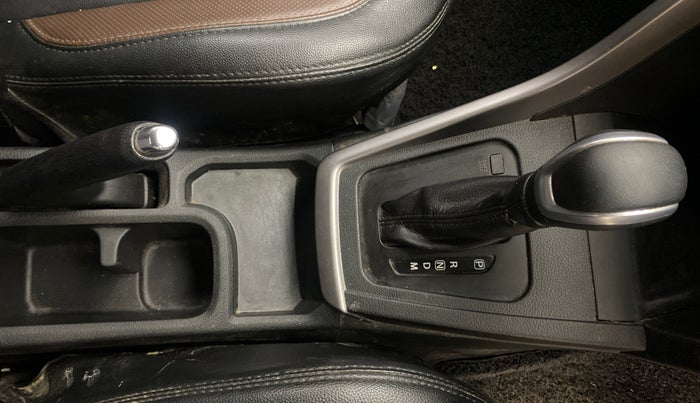 2022 Maruti BREZZA ZXI AT SMART HYBRID, Petrol, Automatic, 68,377 km, Gear Lever