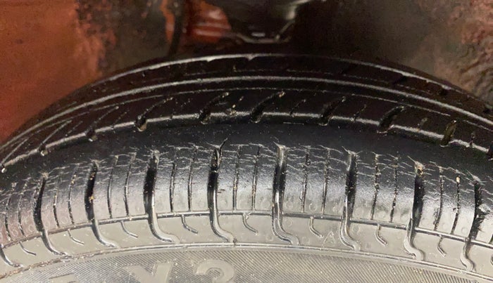 2014 Maruti Alto 800 LXI, Petrol, Manual, 52,229 km, Right Front Tyre Tread