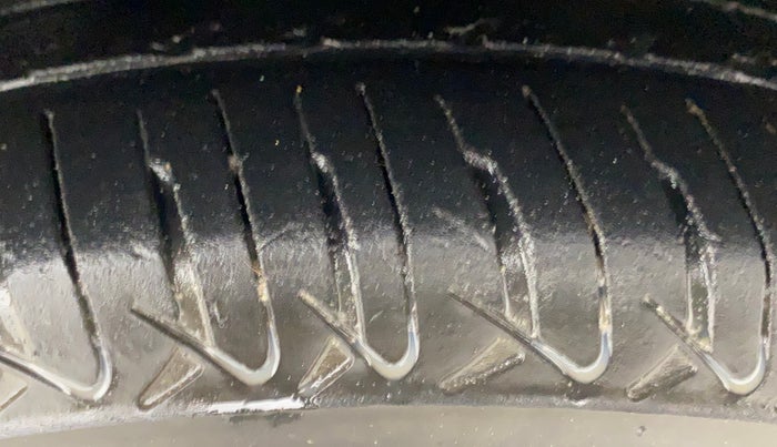 2018 Renault Kwid RXL, Petrol, Manual, 57,921 km, Right Front Tyre Tread