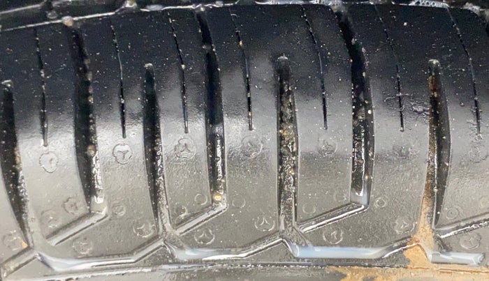 2018 Renault Kwid RXL, Petrol, Manual, 57,921 km, Right Rear Tyre Tread