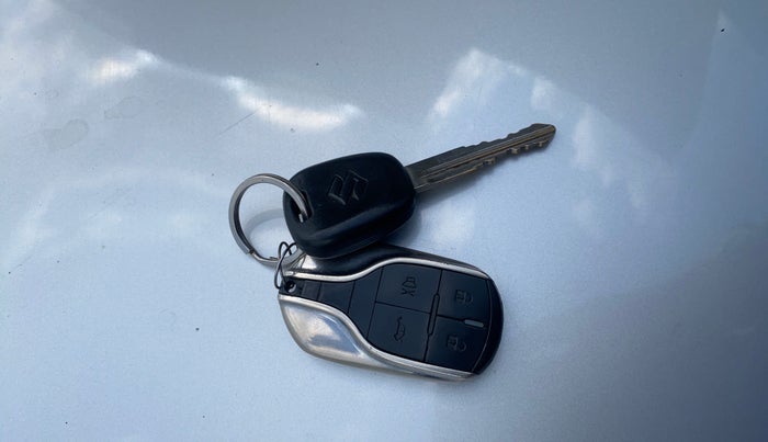 2021 Maruti Swift LXI, Petrol, Manual, 34,501 km, Key Close Up