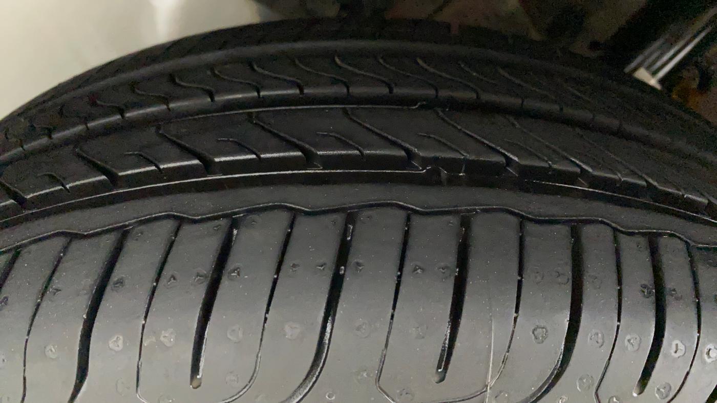 2017 Mahindra Kuv100 K2 6 STR, Petrol, Manual, 41,358 km, Left Front Tyre Tread