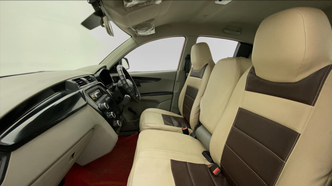 2017 Mahindra Kuv100 K2 6 STR, Petrol, Manual, 41,358 km, Right Side Front Door Cabin