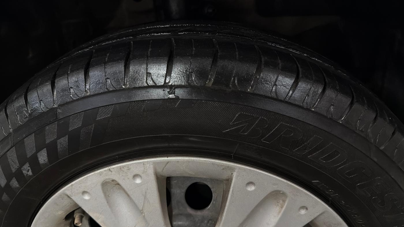 2015 Honda Amaze 1.2L I-VTEC S, Petrol, Manual, 80,685 km, Right Front Tyre Tread
