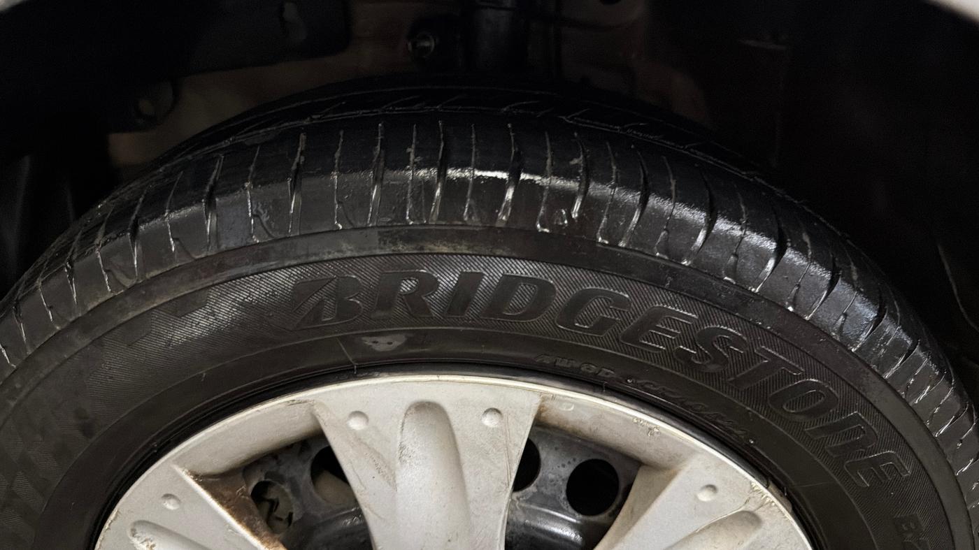 2015 Honda Amaze 1.2L I-VTEC S, Petrol, Manual, 80,685 km, Left Front Tyre Tread