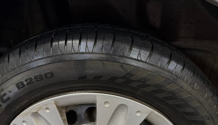 2015 Honda Amaze 1.2L I-VTEC S, Petrol, Manual, 80,427 km, Right Rear Tyre Tread