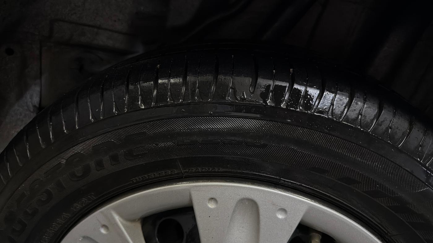 2015 Honda Amaze 1.2L I-VTEC S, Petrol, Manual, 80,685 km, Left Rear Tyre Tread
