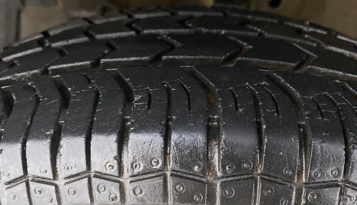 2015 Maruti Swift Dzire VXI, Petrol, Manual, 26,285 km, Left Front Tyre Tread