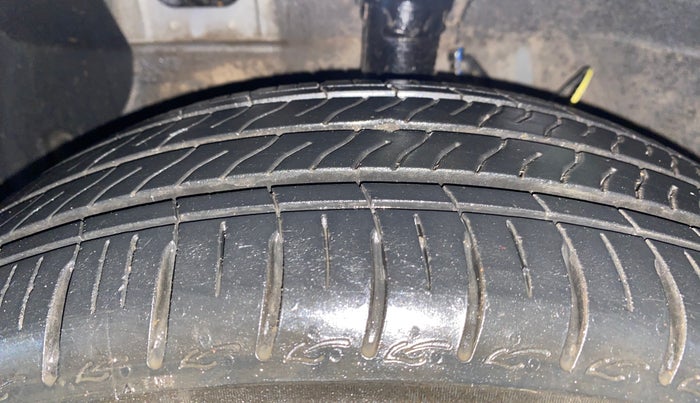 2025 Hyundai GRAND I10 NIOS Sportz (O) 1.2 Kappa AMT, Petrol, Automatic, 7,112 km, Left Front Tyre Tread