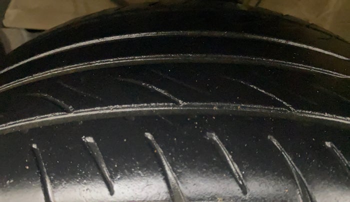 2018 Maruti Swift ZDI PLUS AMT, Diesel, Automatic, 67,961 km, Left Front Tyre Tread