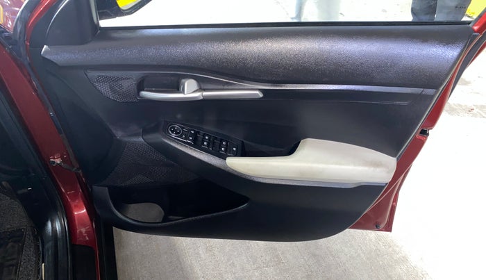 2022 KIA SELTOS HTK PLUS 1.5 IMT, Petrol, Manual, 20,815 km, Driver Side Door Panels Control