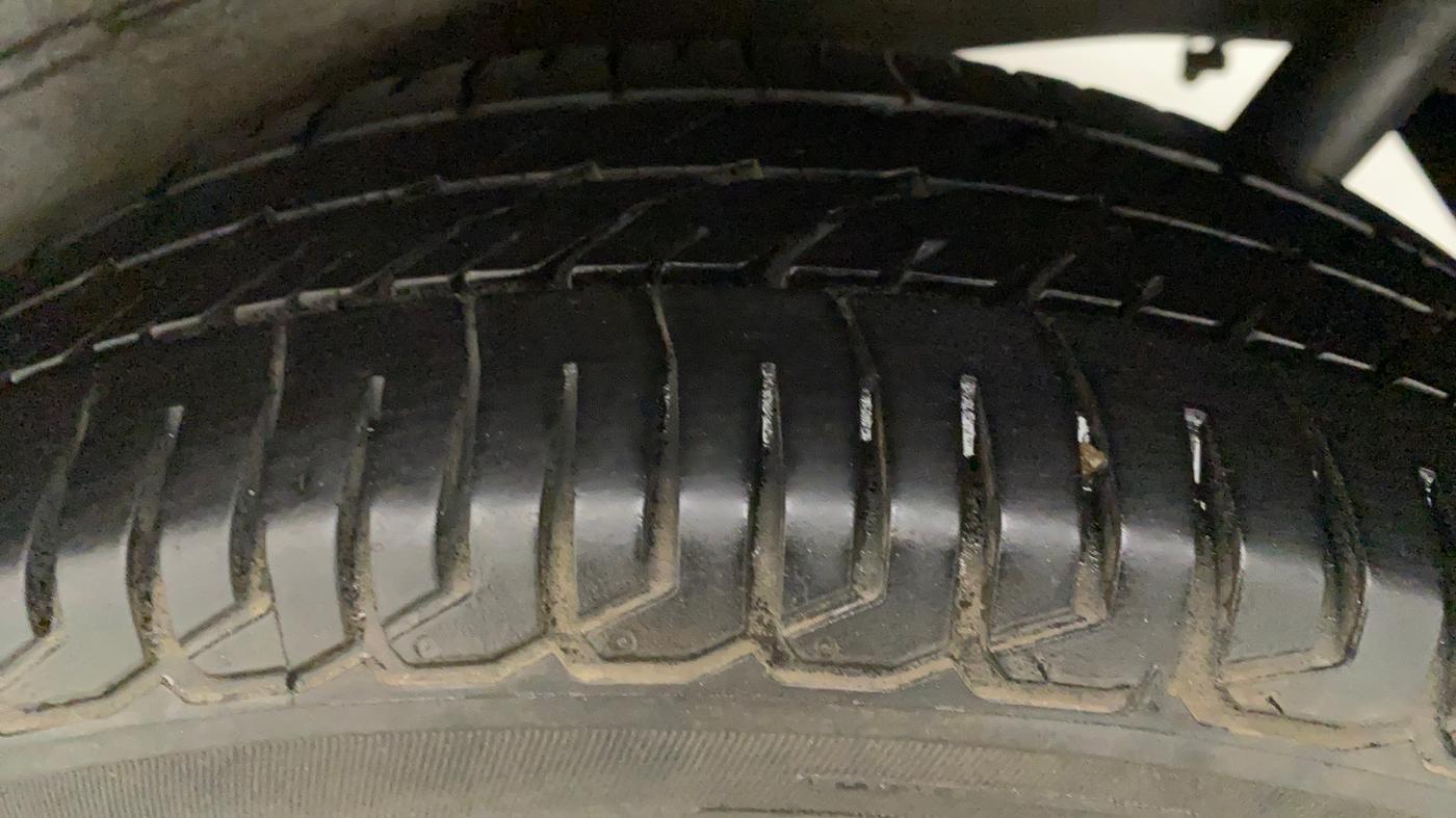 2013 Maruti Wagon R 1.0 VXI, Petrol, Manual, 39,270 km, Left Rear Tyre Tread