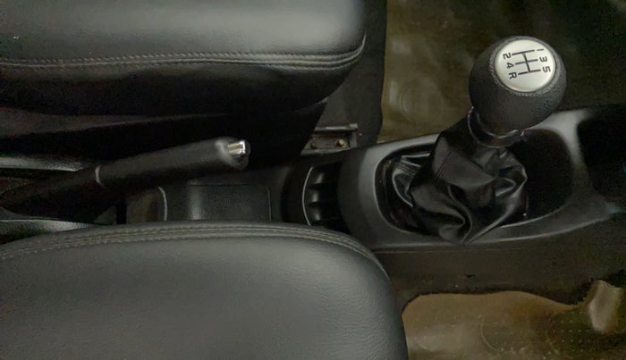 2013 Maruti Wagon R 1.0 VXI, Petrol, Manual, 39,270 km, Gear Lever